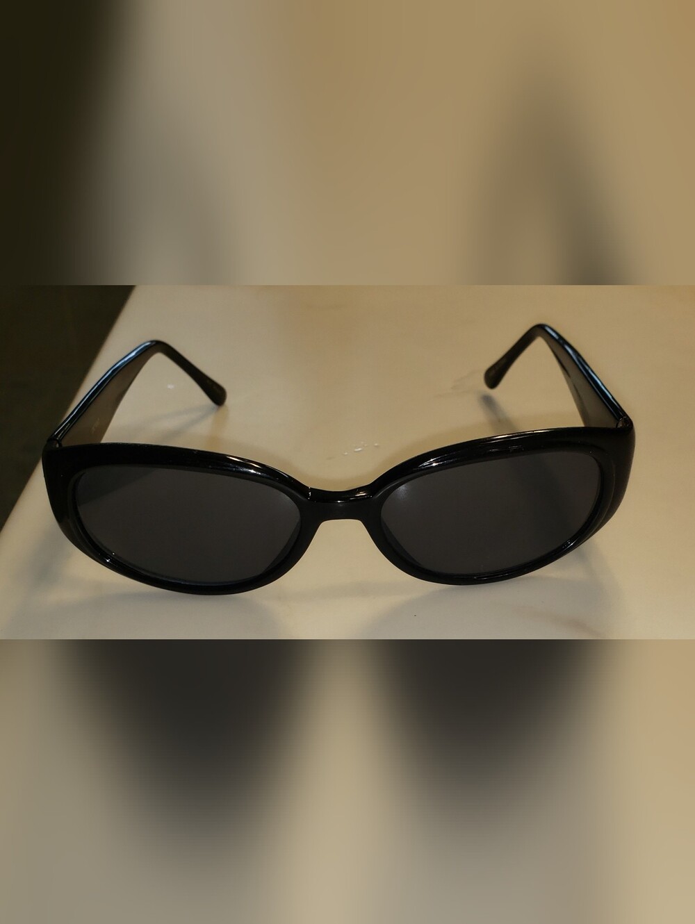 Diahann Carroll Women’s Black Sunglasses - 90's Classic Oval Frame